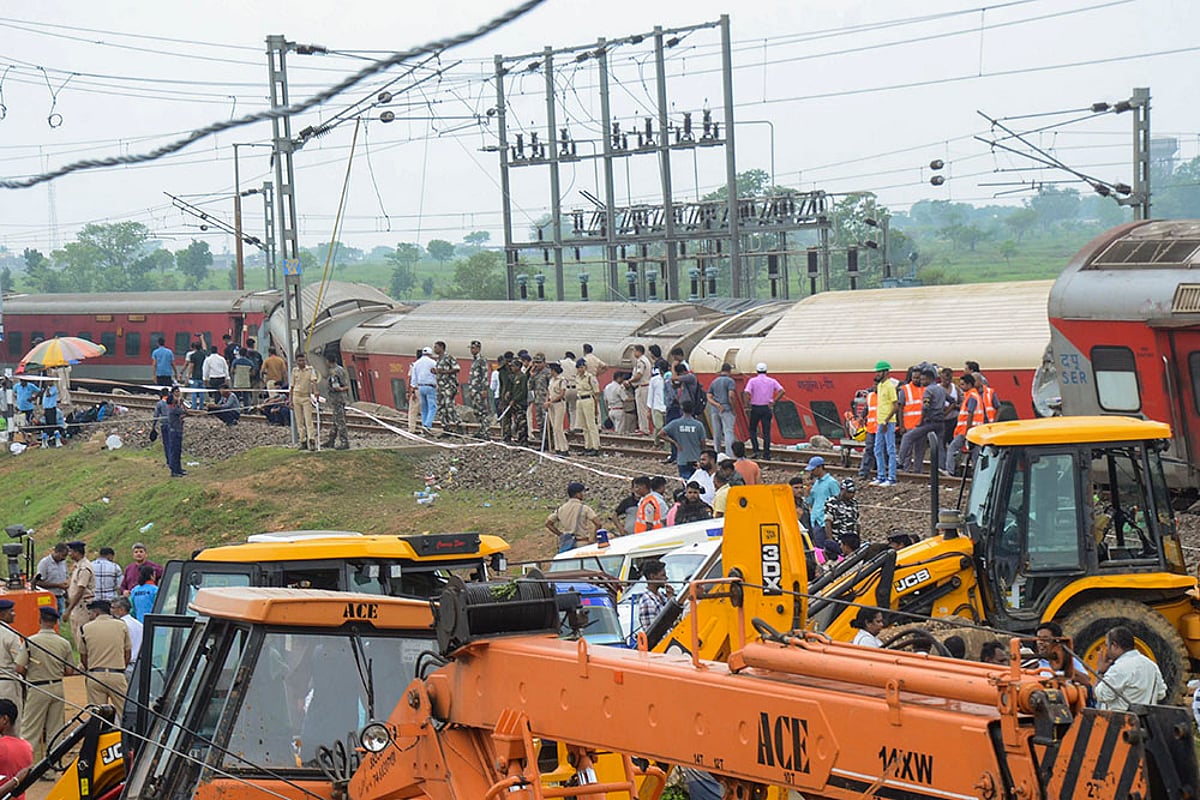 Rail accident_Howrah-Mumbai Mail derails in Jharkhand's Seraikela-Kharsawan_1